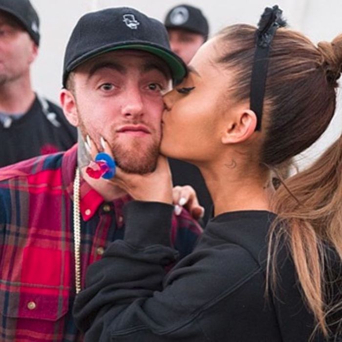 Mac Miller saat masih berpacaran dengan penyanyi Ariana Grande.
