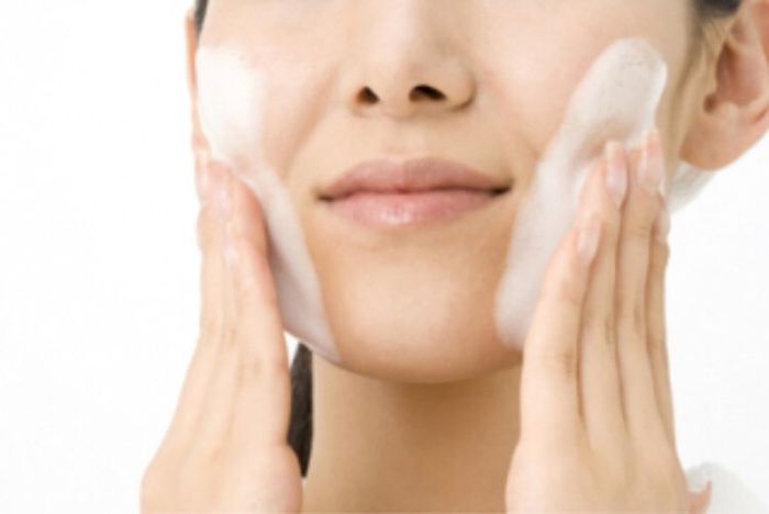 mencuci muka