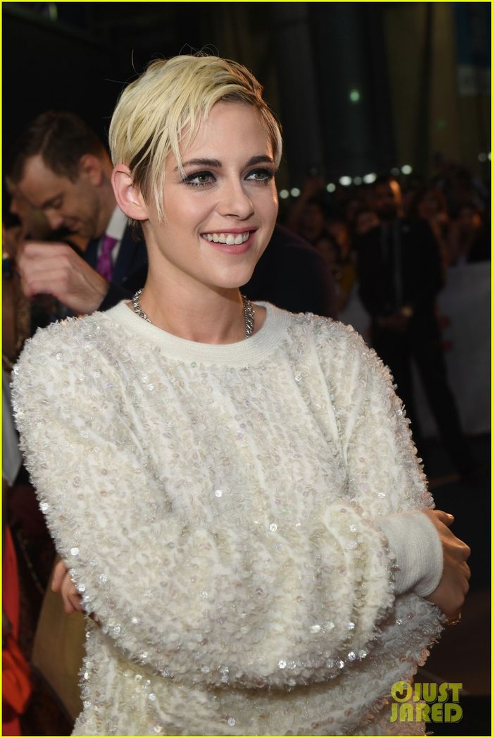 Penampilan Kristen Stewart di red carpet Toronto Film Festival