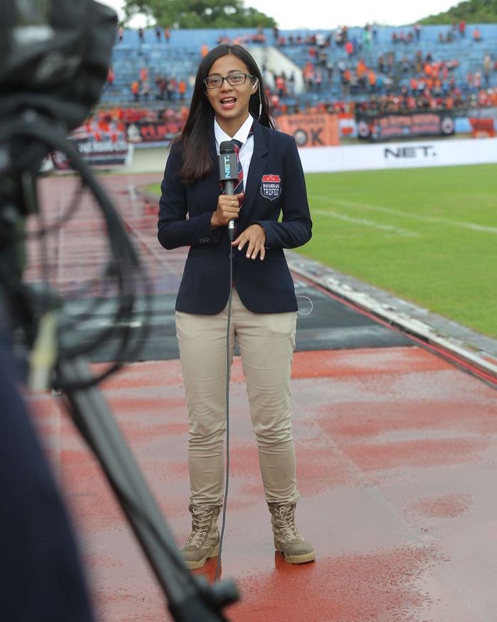 Chelzea saat menjadi reporter olahraga