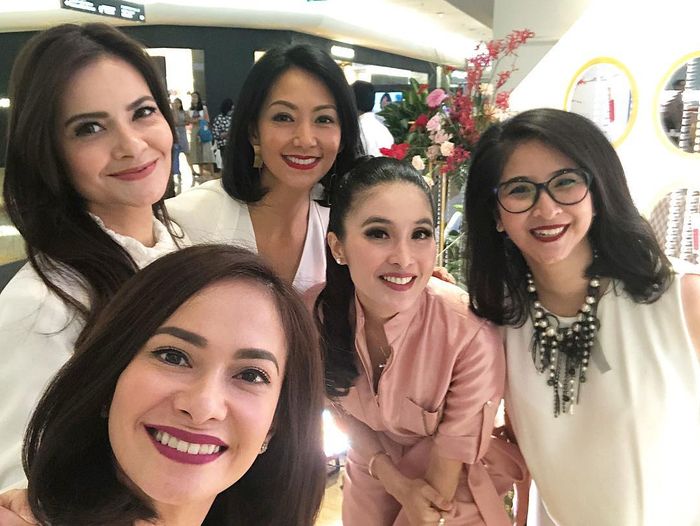 Ersa Mayori, Cut Tary, Susan Bachtiar, Sandra Dewi, dan Novita Angie.