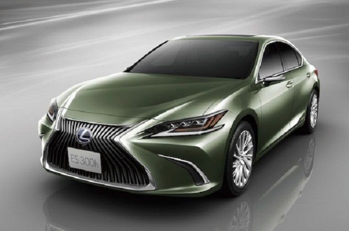 Mobil Lexus ES