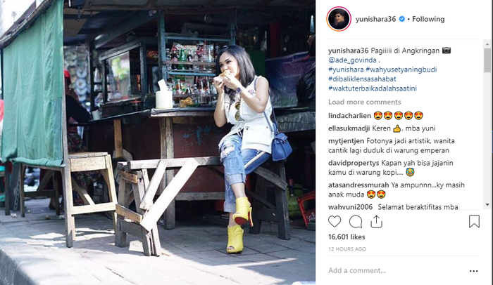 Yuni Shara makan di angkringan