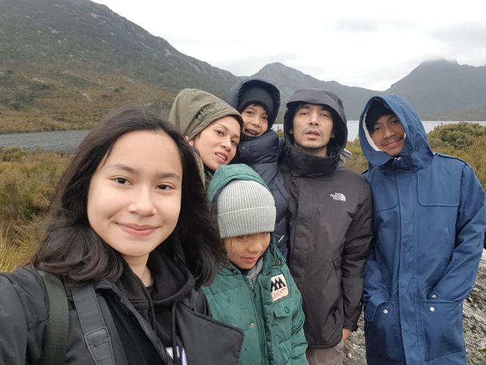 Kebersamaan keluarga Abimana Aryasatya