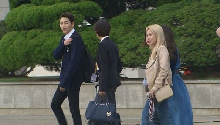 y artis Korea Selatan berangkat ke Korea Utara.