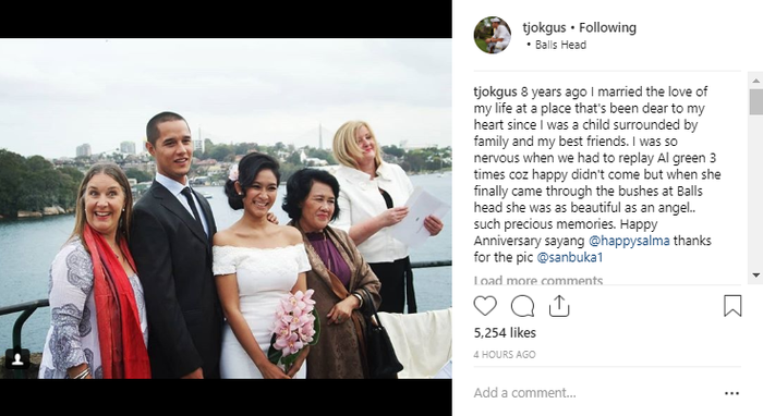 Foto pernikahan Happy Salma