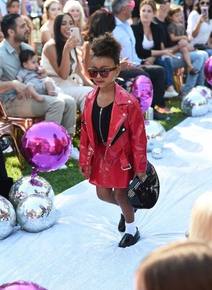 Penampilan North West di atas catwalk