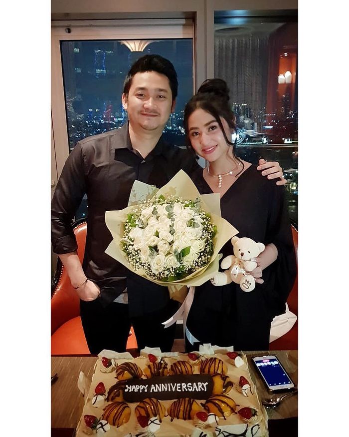 Anniversary Pernikahan Dewi Perssik dengan Angga Wijaya