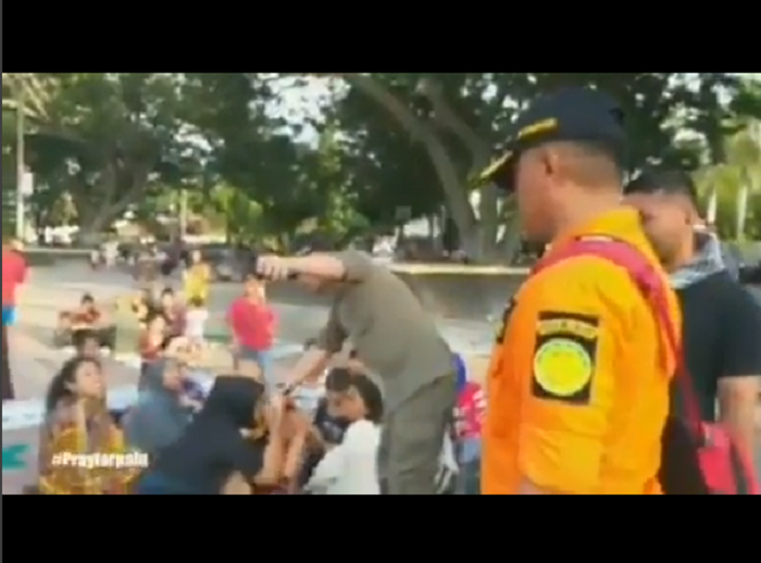 Pasha Ungu yang membantu menenangkan para warga korban gempa