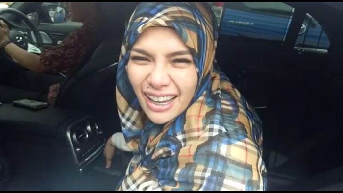 Nikita Mirzani mengaku sedang hamil dan mengalami morning sick.