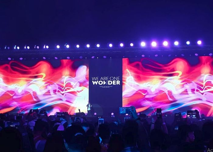 Band Cokelat tampil di Closing Ceremony Asian Para Games 2018, di Gelora Bung Karno, Jakarta, Sabtu 