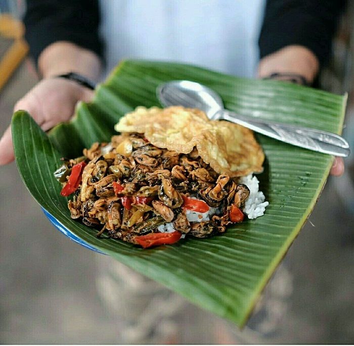 Nasi kerang dan telur dadar