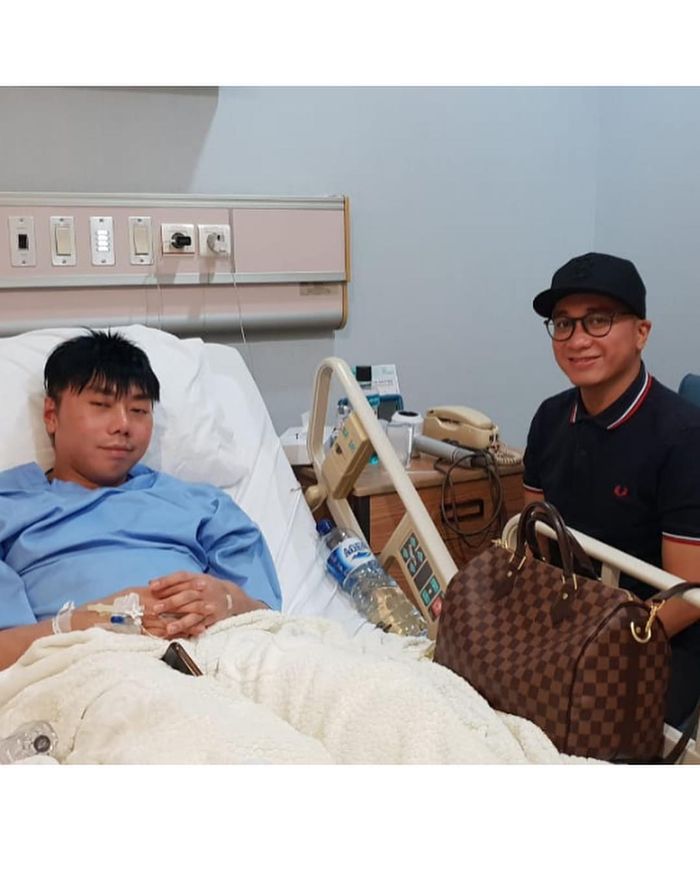 Bayu Oktara menjenguk Roy Kiyoshi