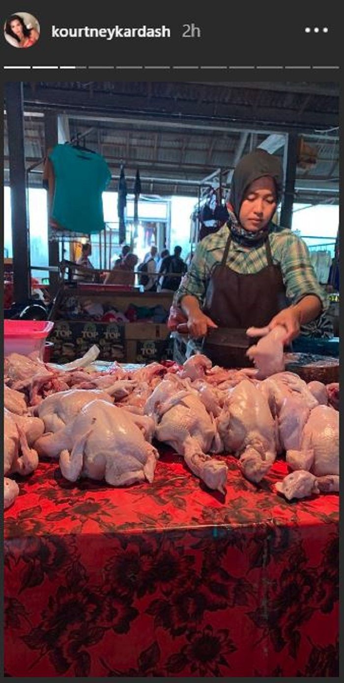 Instastory Kortney Kardashian di pasar tradisional Bali