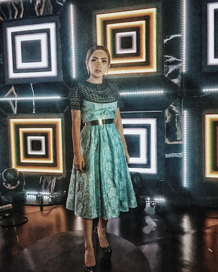 Cita Citata Tampak Anggun dengan Flare Dress Bernuansa Hijau.