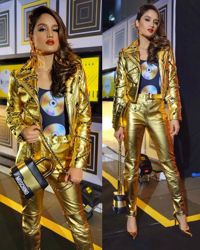 Penampilan Cinta Laura di Indonesian Television Awars 2018.