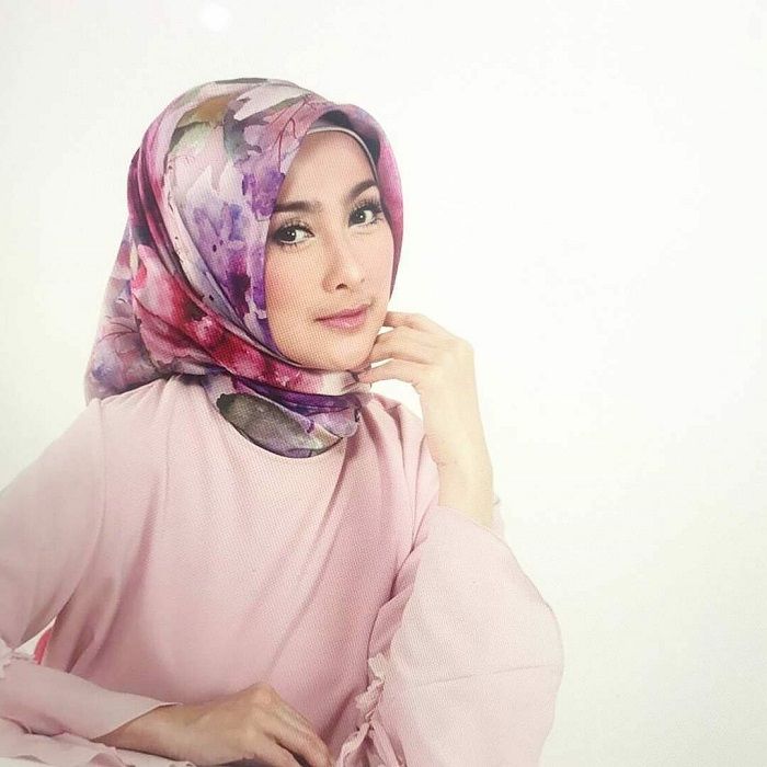 Desy Ratnasari menangis saat mengenang masa pacaran dengan Irwan Mussry