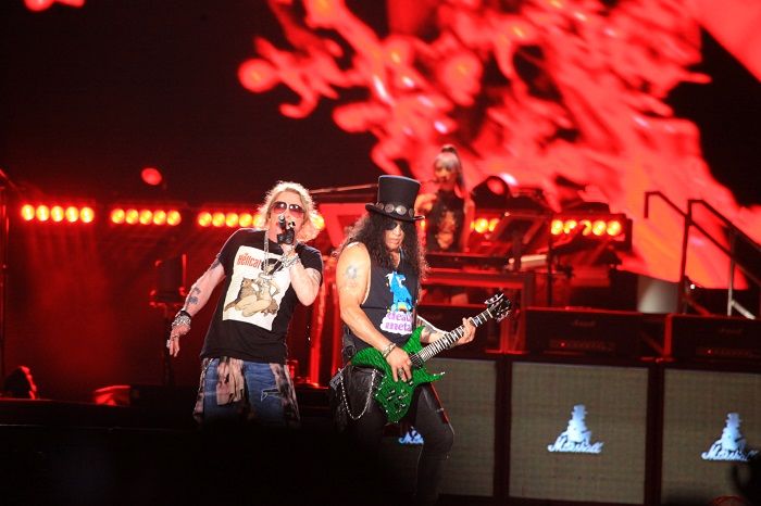 Axl dan Slash dalam konser Guns N Roses  'Not In This Lifetime Tour'  di Jakarta, Kamis (8/11/2018)