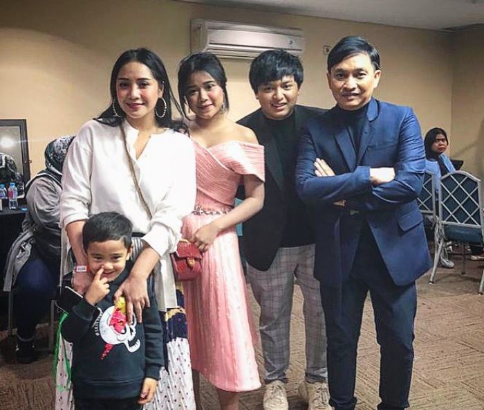 Nagita Slavina dan Rafathar bersama Brisia Jodie, Arsy Widianto dan Yovie Widianto.