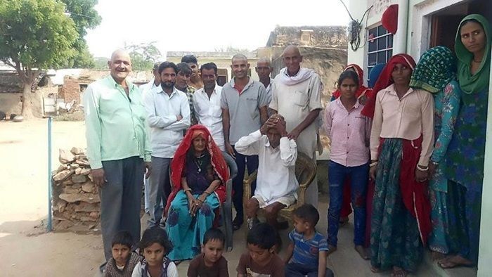 Budh Ram dan keluarga.