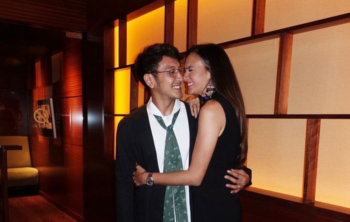 Dimas Anggara dan Nadine Chandrawinata