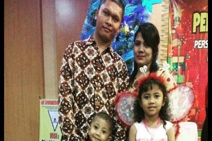 Diperum Nainggolan beserta keluarga.