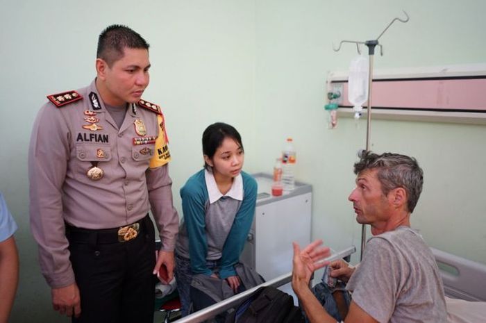 Turis Rusia kehabisan uang.