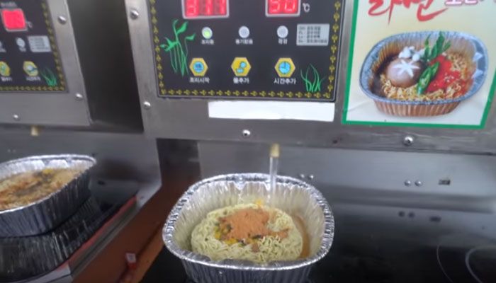 Mesin pemasak mie instan di Korea Selatan