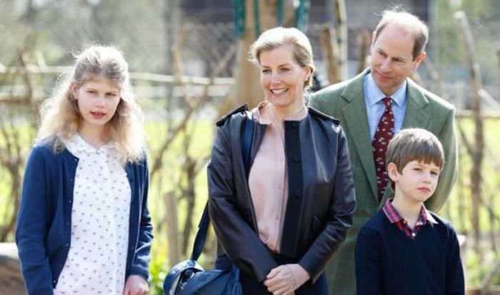 Lady Louise Windsor (kiri), cucu Ratu Elizabeth II