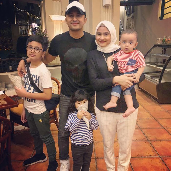 Keluarga Hengky Kurniawan. 