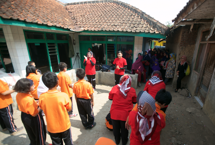 Senam pagi dan kegiatan luar rungan rutin dilakukan ABK di sekolah inklusi Hidayah.
