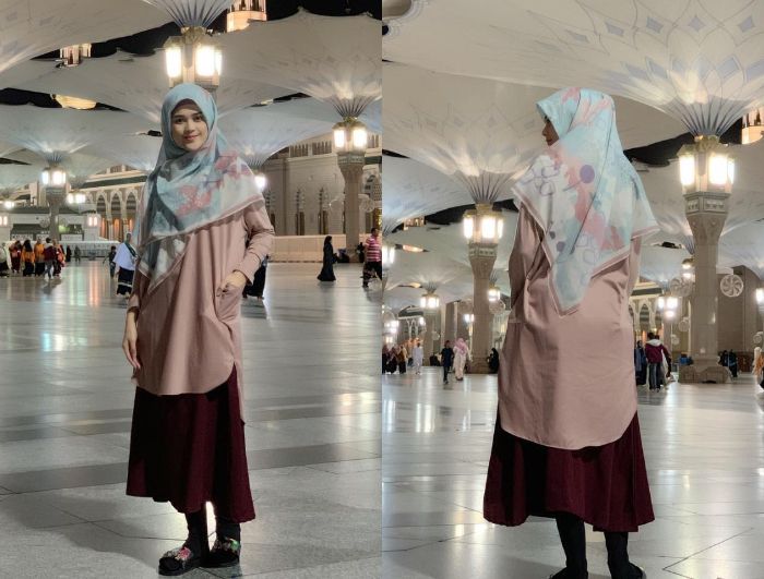 Penampilan gaya hijab Cut Meyriska dengan paduan tunik dan rok
