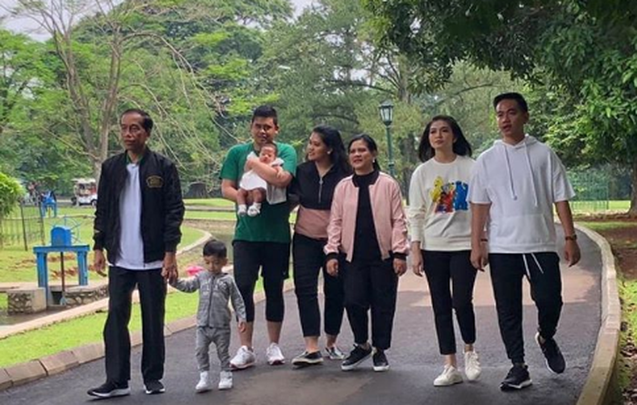 Keluarga Jokowi menikmati liburan di Istana Bogor