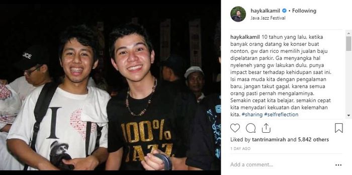 Saat remaja, Haykal Kamil dan temannya berjualan baju di tempat parkir konser. 