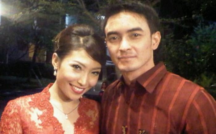 Ayu Dewi dan Zumi Zola