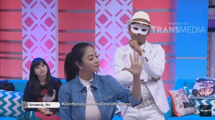 Pakar Supranatural Ramal Kehidupan Dewi Perssik Tahun Depan, Wirang: Masih Bermasalah dengan Sosok y