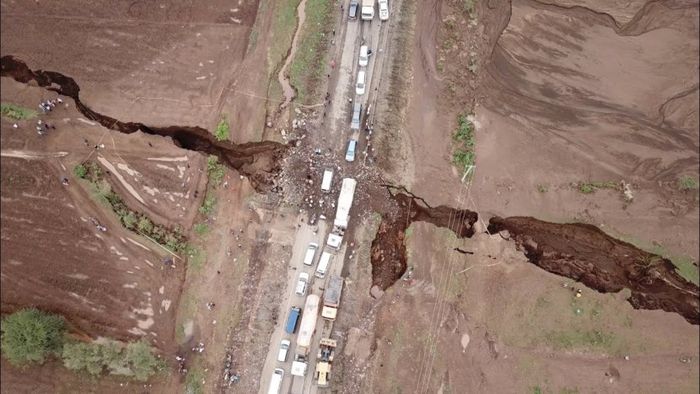 Retakan panjang di Kenya.