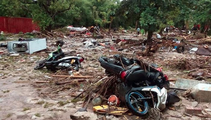 Motor berserakan korban Tsunami Banten