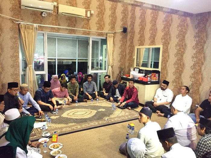 Suasana tahlilan tujuh hari kepergian personil dan kru Seventeen, serta Dylan Sahara di Komple