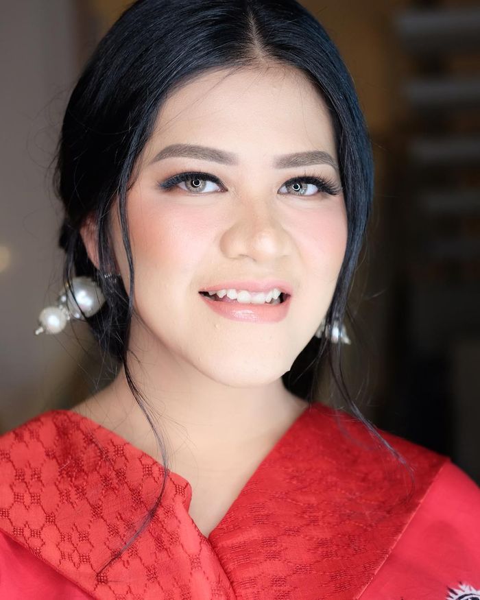 Kahiyang Ayu dikenal dengan penampilannya yang simpel dengan gaya makeup natural