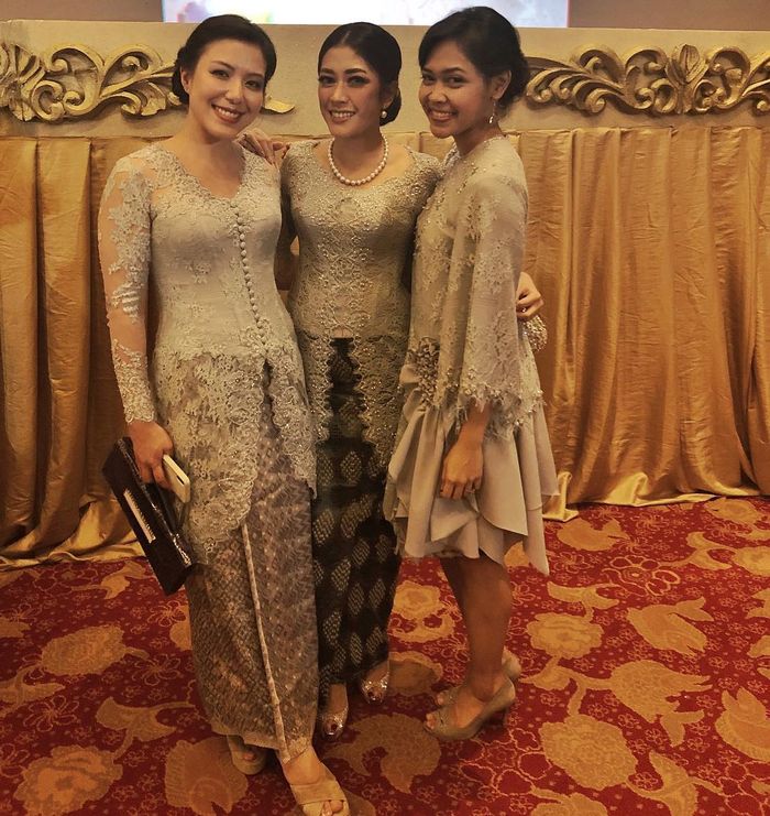 Penampilan anggun menantu cantik SBY Aliya Rajasa dalam balutan kebaya warna silver