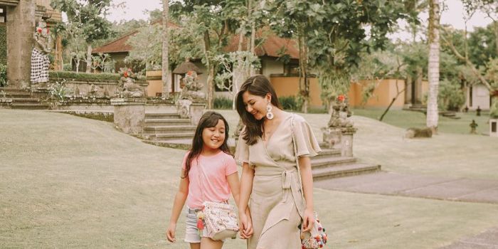 Jessica Mila bersama keponakan tercinta, Carolina Nabilah