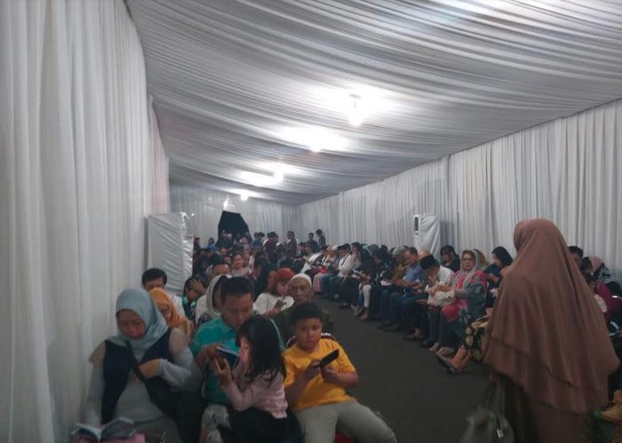 Suasana pengajian 100 hari wafatnya Nita Octobijanthy, di kediaman Indro Warkop, Sabtu (20/1/2019).