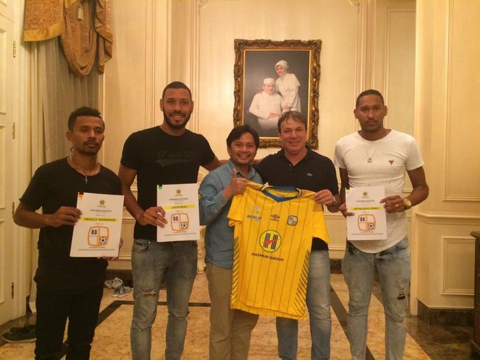 Barito Putera resmi menggaet dua bek asing sekaligus, Arthur Jesus dan Lucas Silva, Selasa (22/1/201