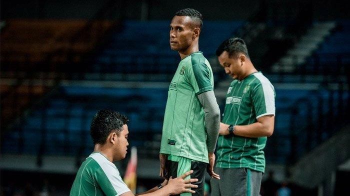 Bek sayap Persebaya Surabaya, Ruben Sanadi.