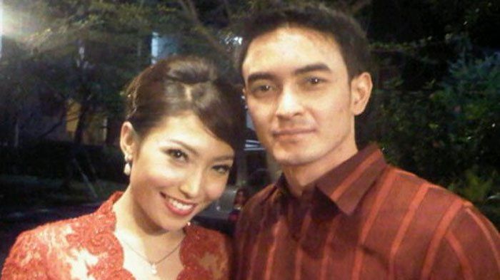 Ayu Dewi dan Zumi Zola