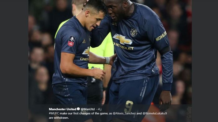 Alexis Sanchez merayakan gol ke gawang Arsenal bersama Romelu Lukaku saat Manchester United menang 3