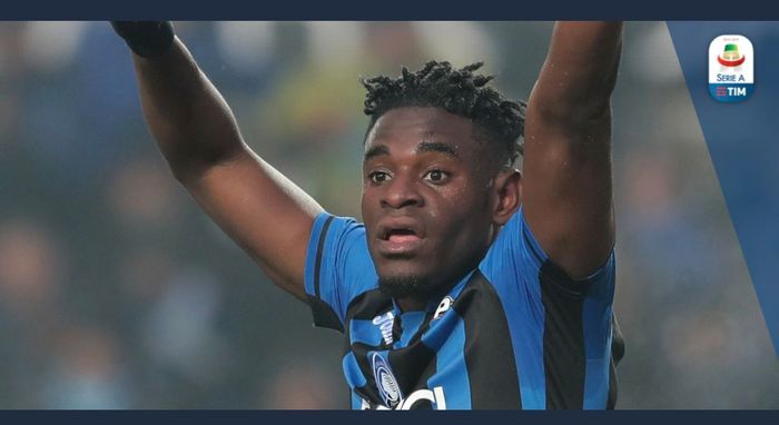 Striker Atalanta, Duvan Zapata, membuyarkan kemenangan AS Roma.