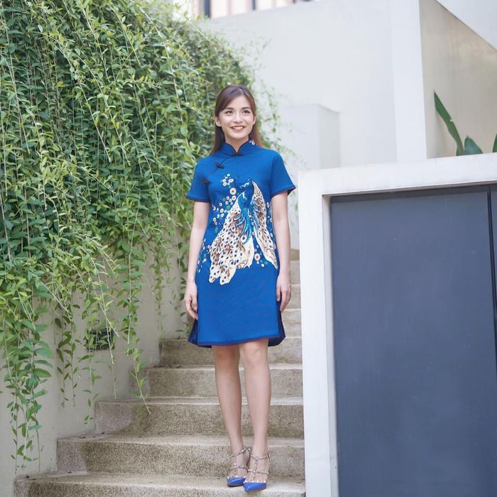 Penampilan Chelsea Olivia dengan busana Cheongsam