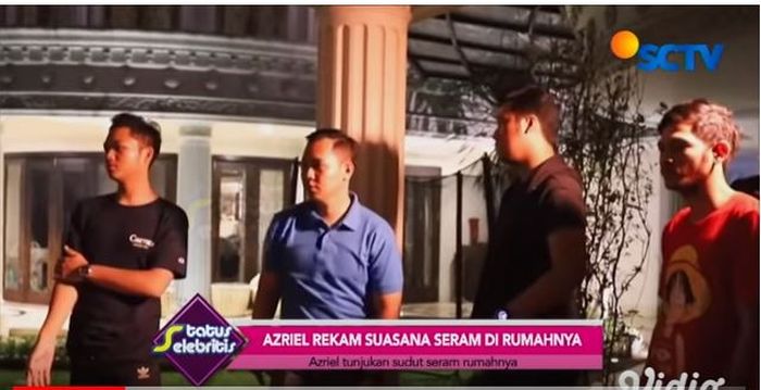 Azriel memperlihatkan bagian rumahnya yang angker